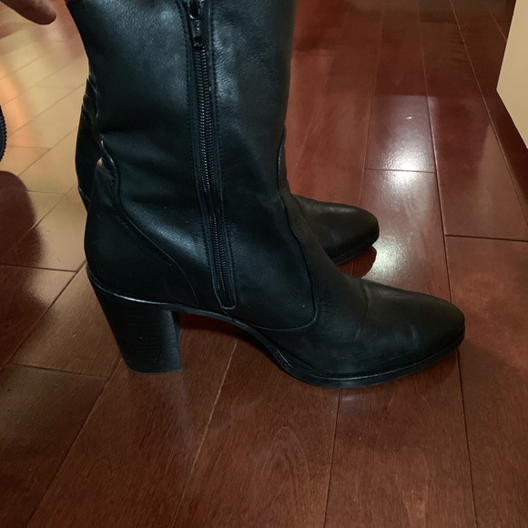 L’intervalle black leather booties - Picture 2 of 3
